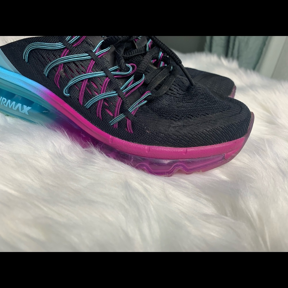 Air Max tennis shoes, like new condition
